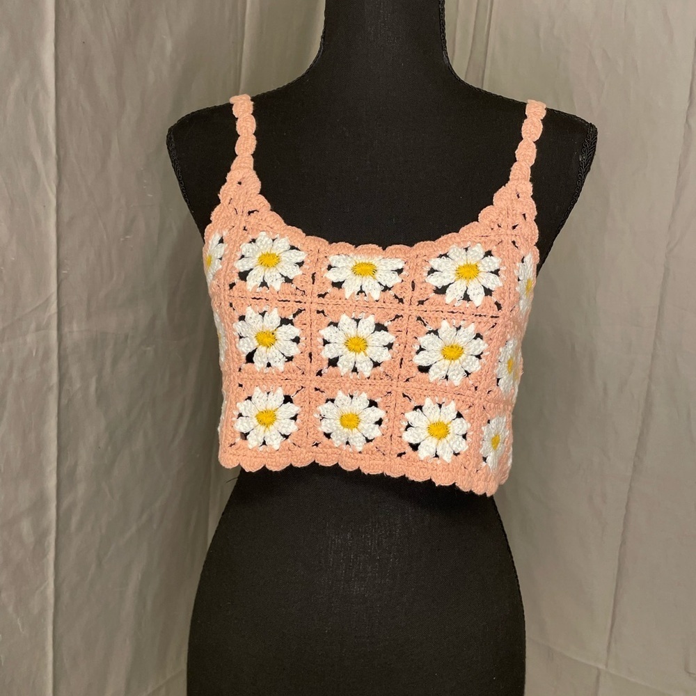 NWOT Anthropologie POL Pink Crochet Floral Crop Top - Picture 2 of 9